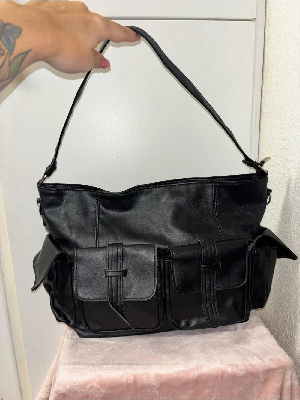 Source Unknown Black Shoulder Bag with Front Pockets